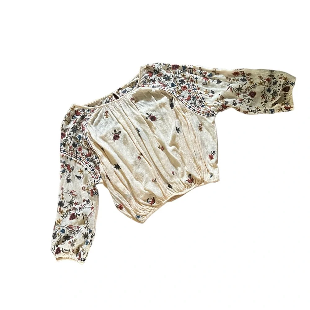 Boho Free People Floral Embroidered Shirt Elastic waist top. Size SP.